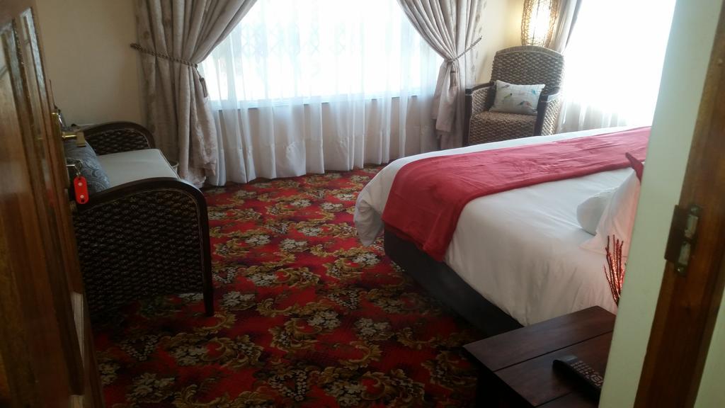 African Phoenix Guest Lodge Йоханнесбург Экстерьер фото
