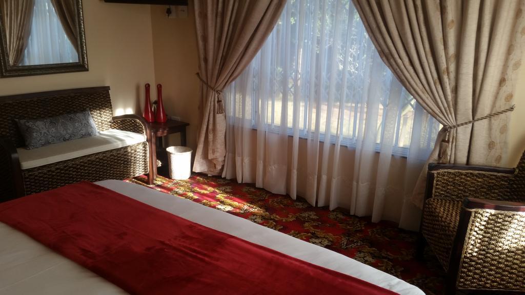 African Phoenix Guest Lodge Йоханнесбург Экстерьер фото